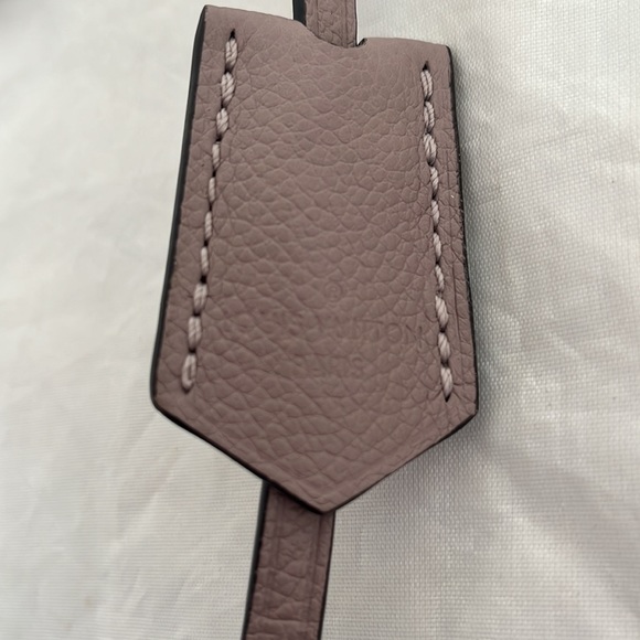 Louis Vuitton Leather Clochette - Picture 7 of 7